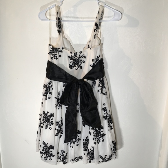 Black and White flowers Dress Trixxi formal - Picture 3 of 4